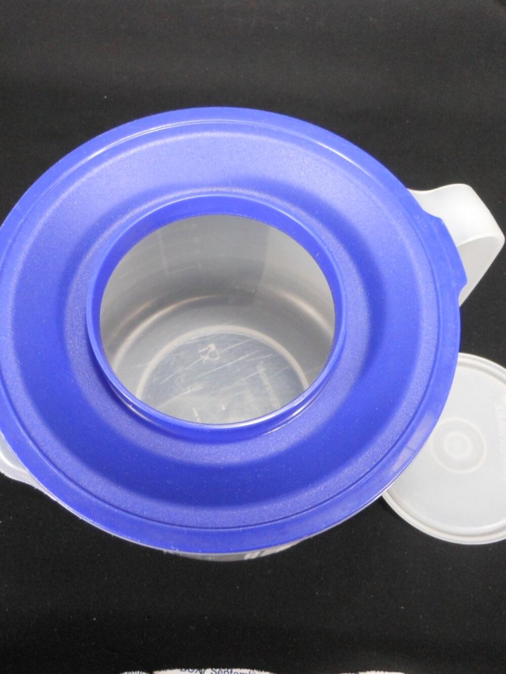 Tupperware 2000ml measuring cup - Picture 3 of 3